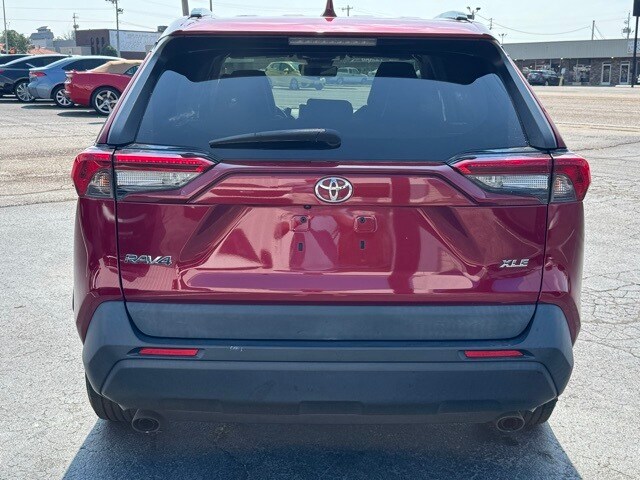 2019 Toyota RAV4 XLE photo 4