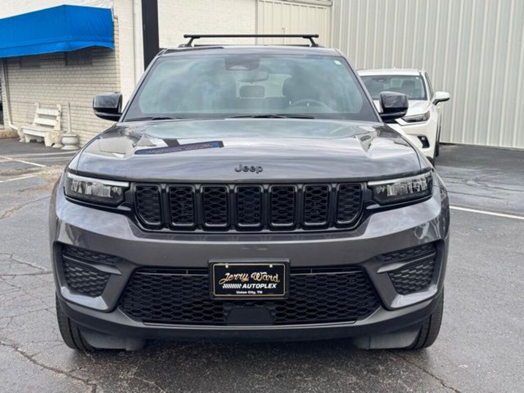 Used 2023 Jeep Grand Cherokee Altitude SUV