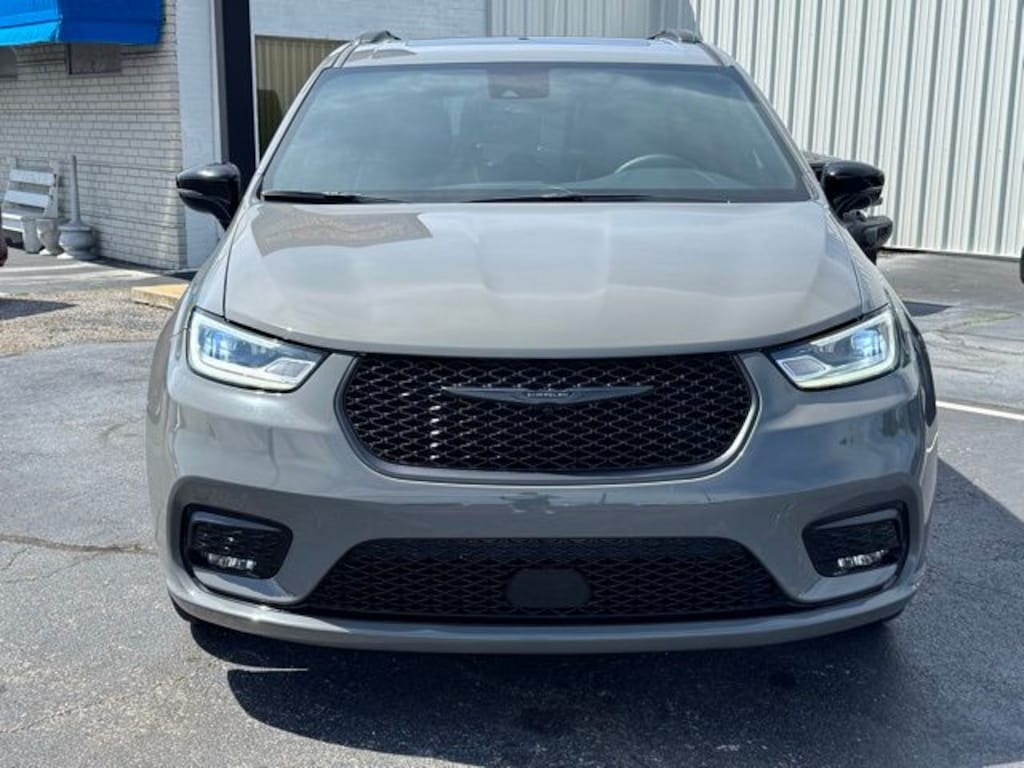 Used 2025 Chrysler Pacifica Limited Minivan/Van