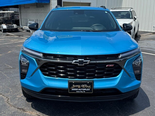 2025 Chevrolet Trax photo 2