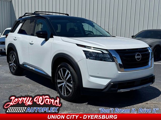 2025 Nissan Pathfinder Platinum 4WD's photo