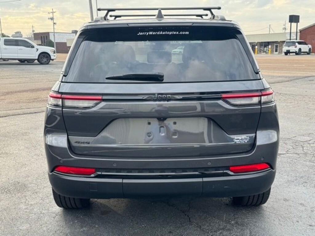 Used 2023 Jeep Grand Cherokee Altitude SUV