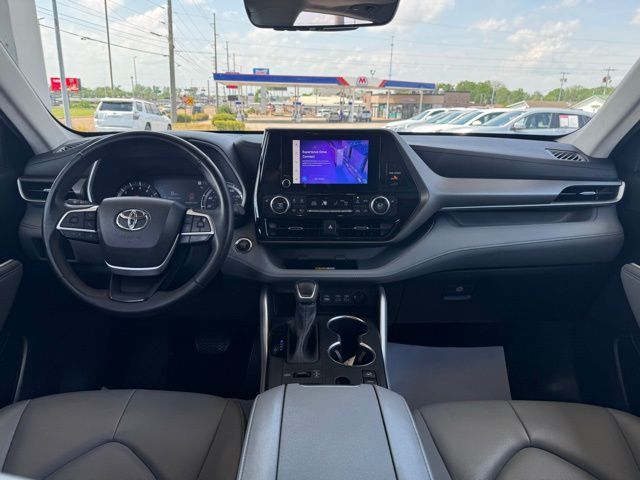 2023 Toyota Highlander XLE - Photo 8