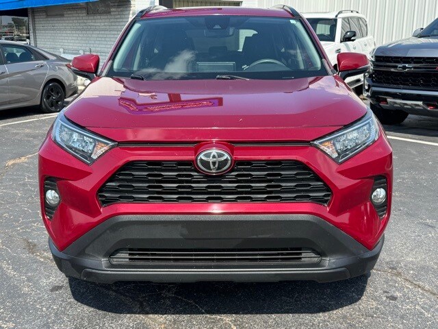 2019 Toyota RAV4 XLE photo 2