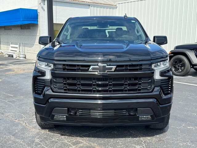 2024 Chevrolet Silverado 1500 RST photo 2