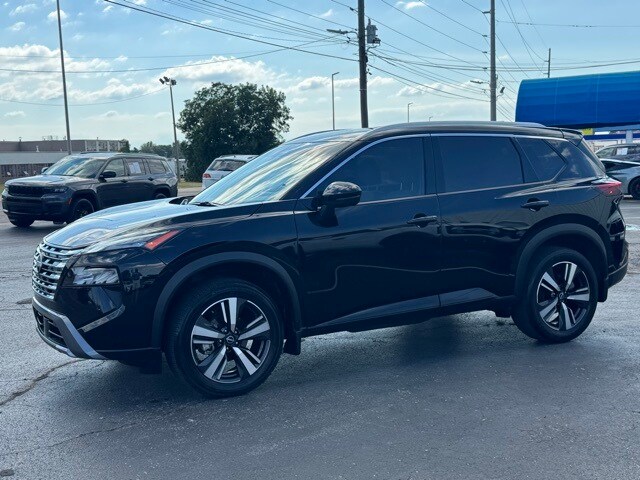 2024 Nissan Rogue SL photo 3