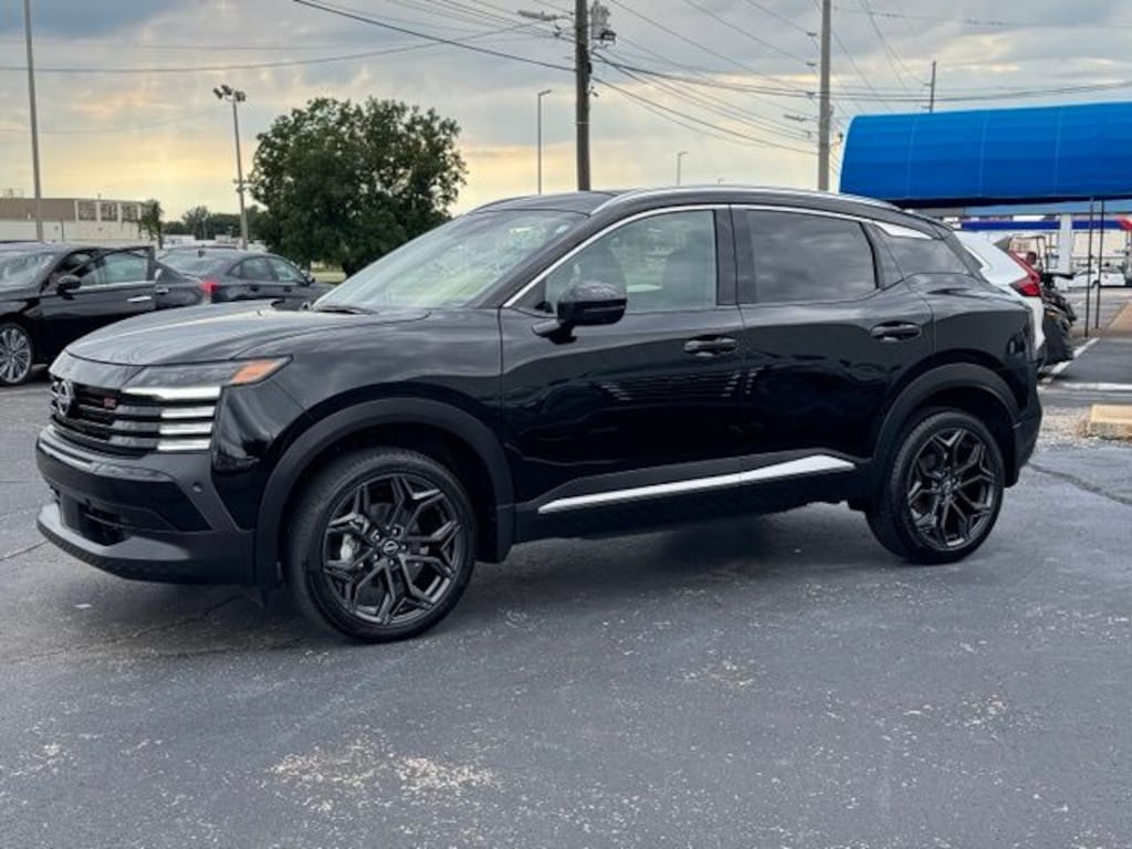 Used 2026 Nissan Kicks SR SUV