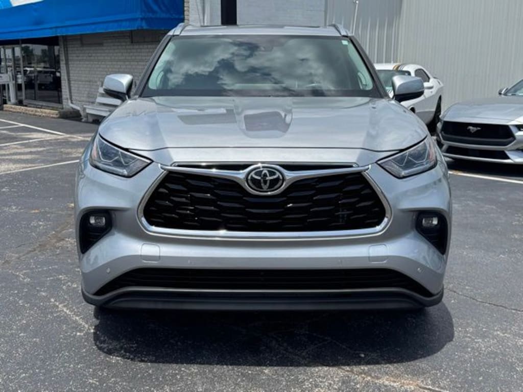 Used 2023 Toyota Highlander Limited SUV
