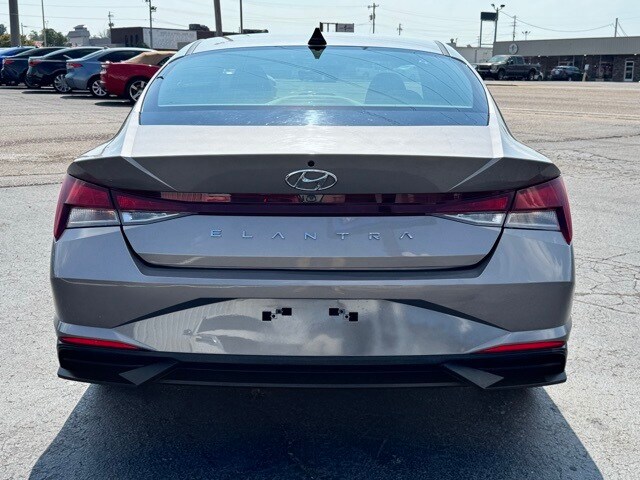 2023 Hyundai Elantra SEL photo 4