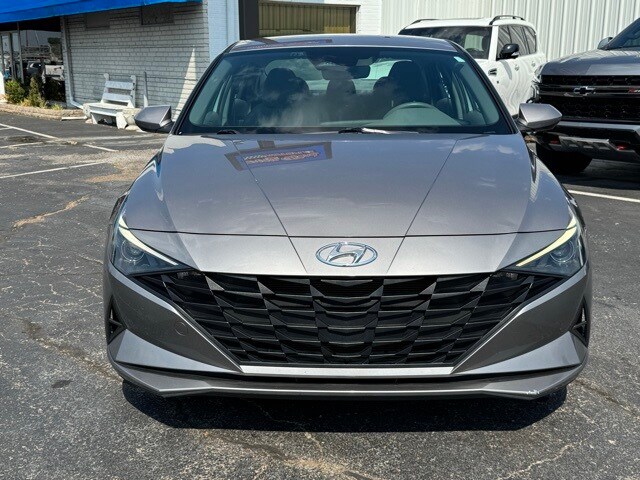 2023 Hyundai Elantra SEL photo 2