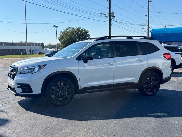 2022 Subaru Ascent Onyx Edition photo 3