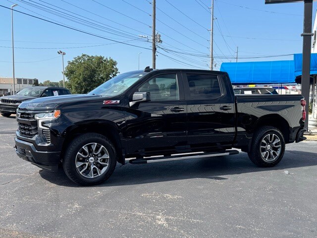 2024 Chevrolet Silverado 1500 RST photo 3