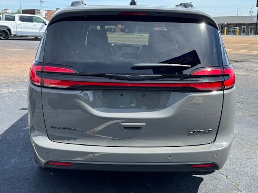 Used 2025 Chrysler Pacifica Limited Minivan/Van