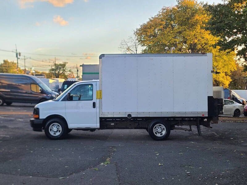 2021 Chevrolet Express Cutaway Work Van photo 4