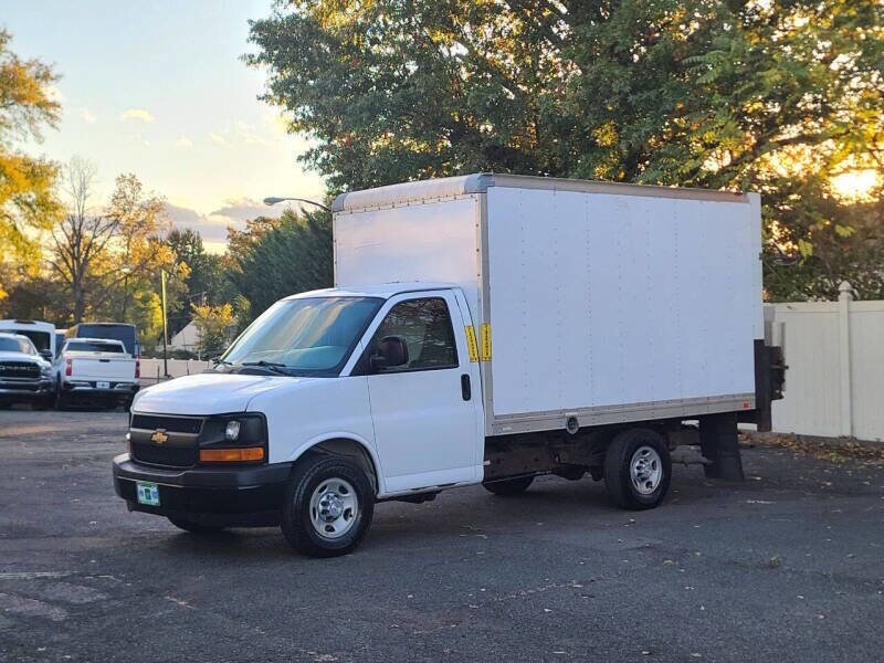2021 Chevrolet Express Cutaway Work Van photo 3