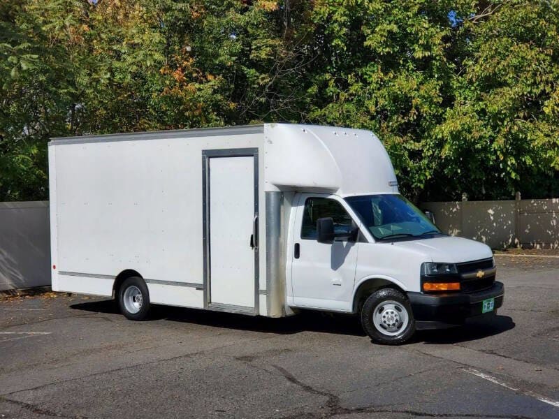 2022 Chevrolet Express Cutaway - Image 1