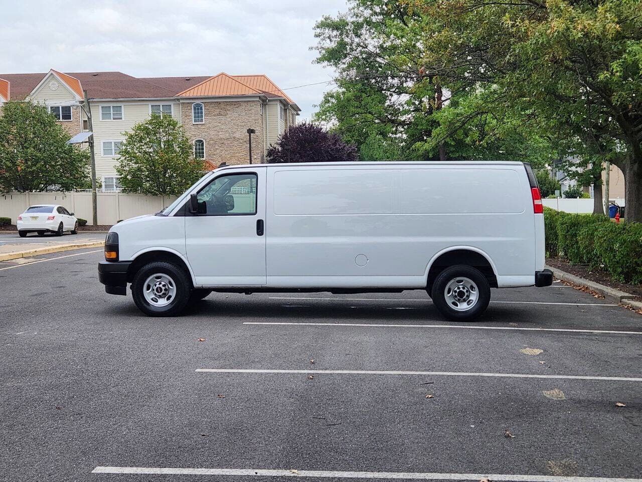 2023 Gmc Savana 2500 Cargo photo 4
