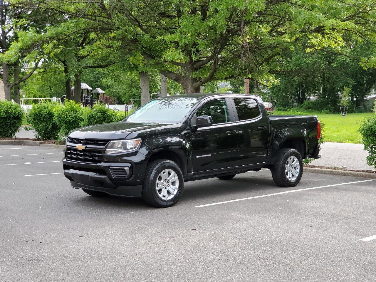 2021 Chevrolet Colorado LT photo 3