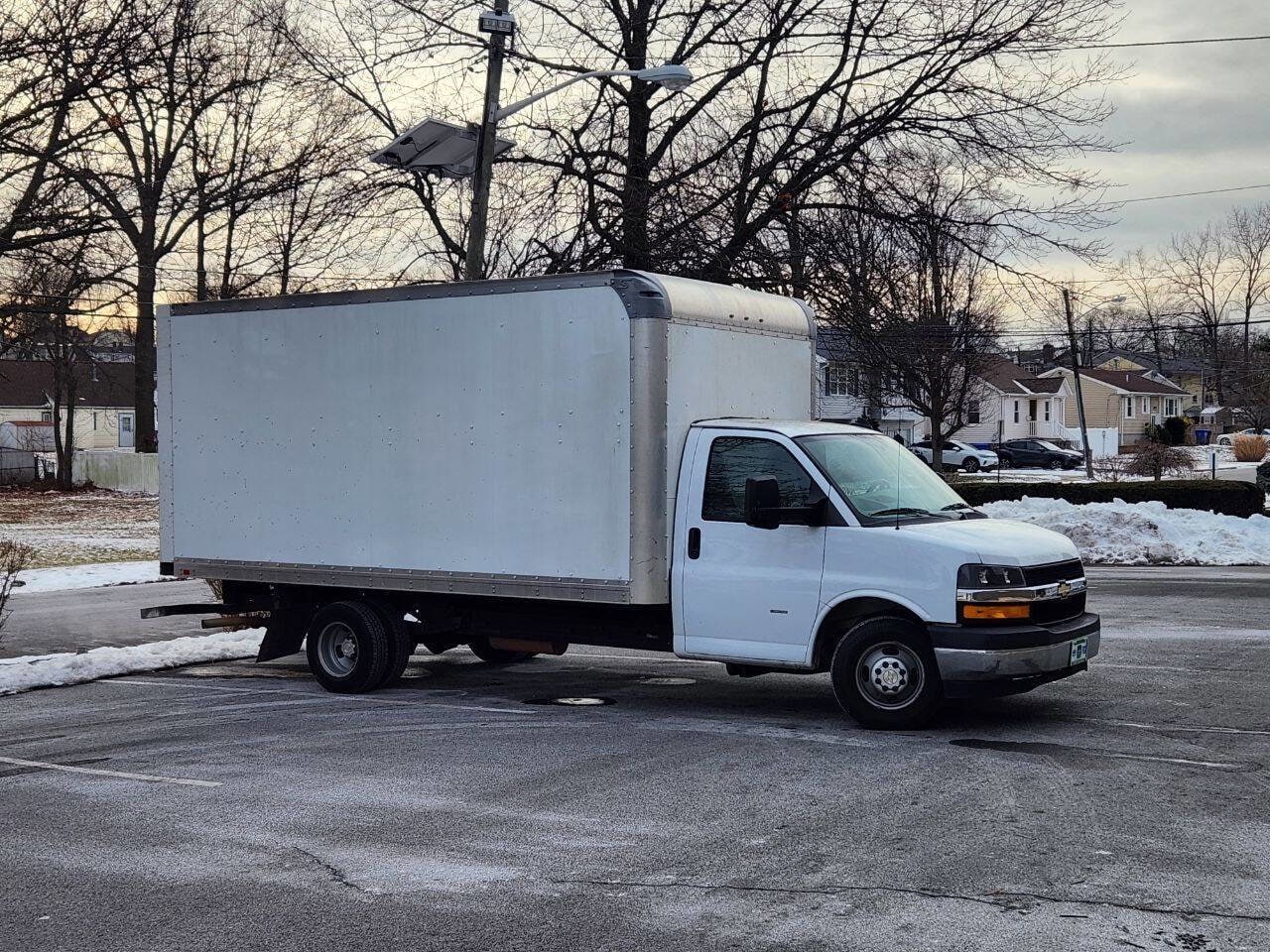 2019 Chevrolet Express Cutaway Base's photo