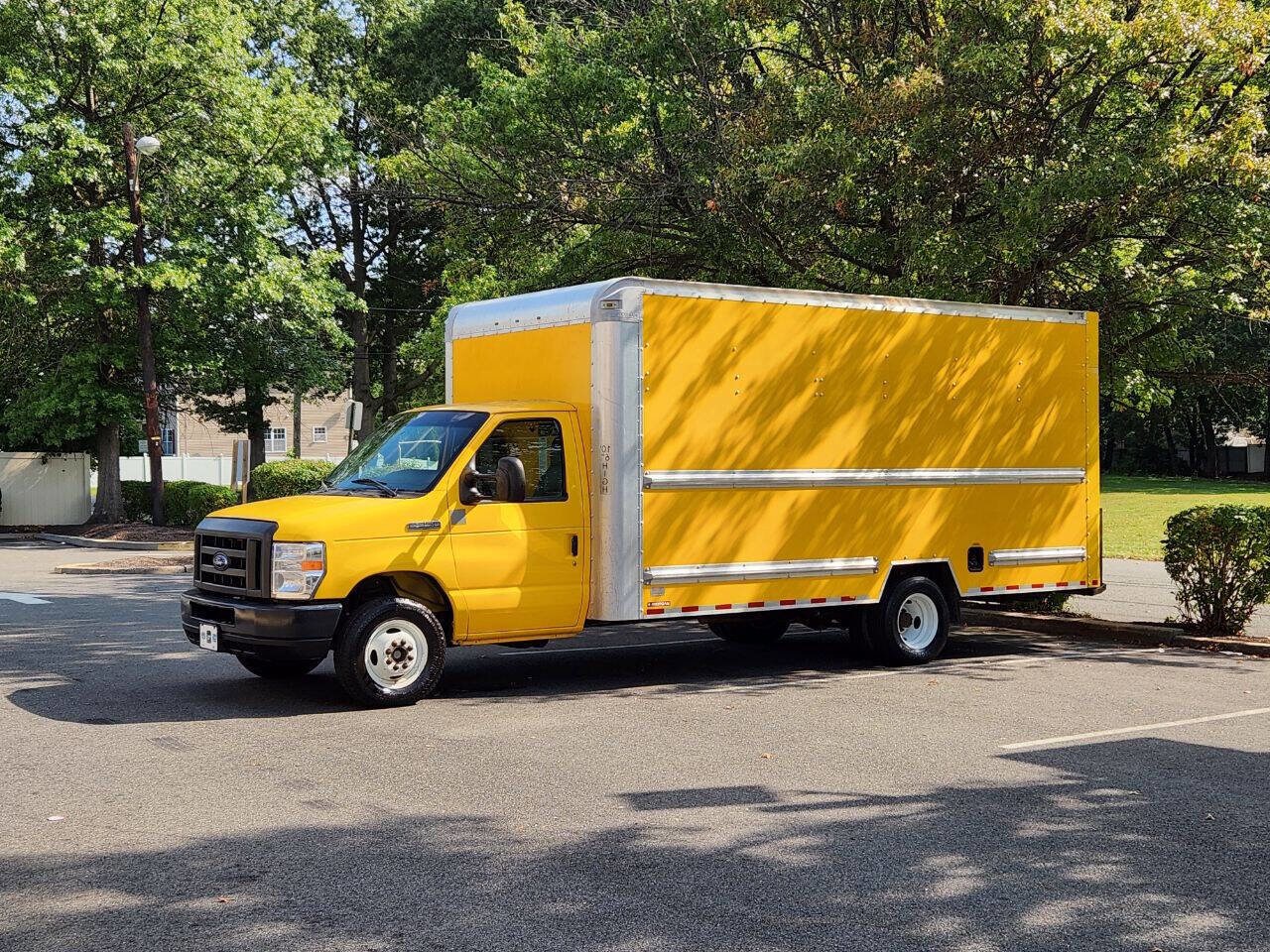 2019 Ford E-350 Base photo 3