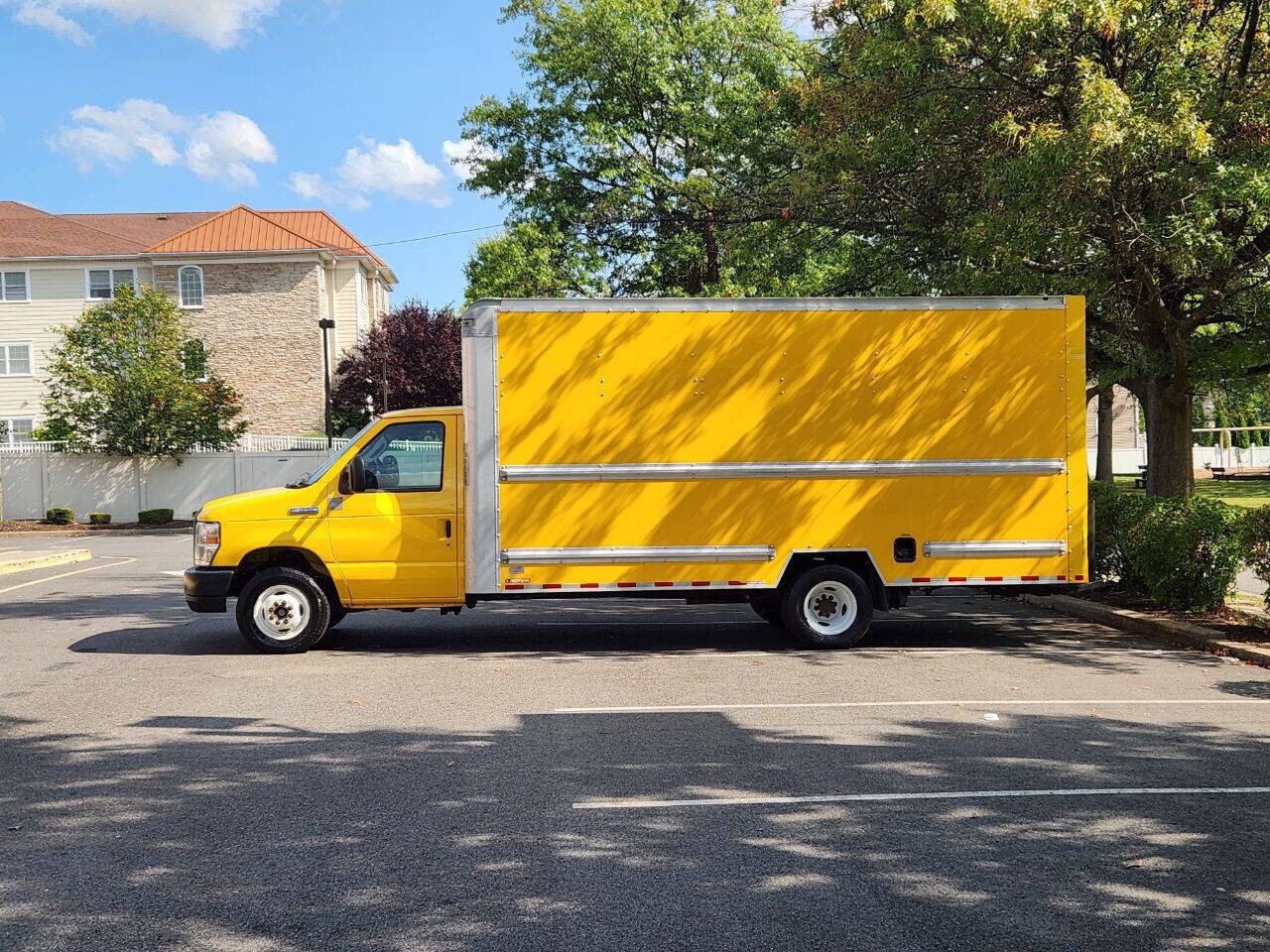 2019 Ford E-350 Base photo 4