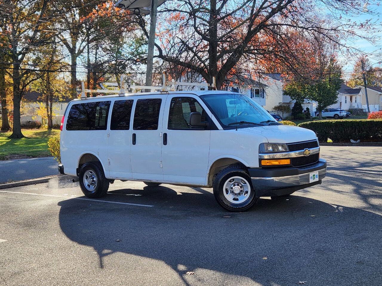 2018 Chevrolet Express Passenger LT's photo