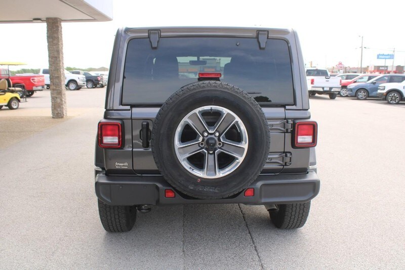 2022 Jeep Wrangler Unlimited Sahara photo 4