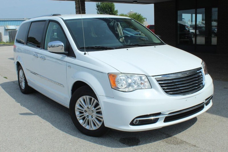 Used 2014 Chrysler Town & Country Touring-L with VIN 2C4RC1CG7ER328784 for sale in Jerseyville, IL
