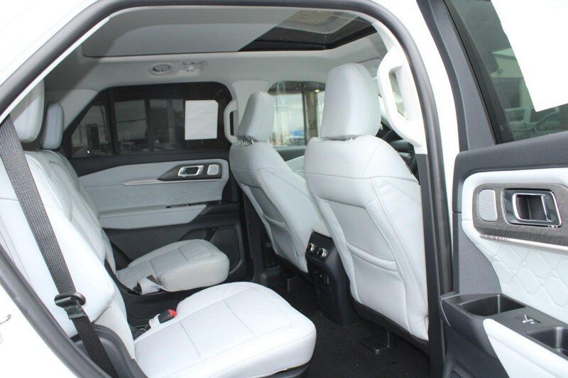 2026 Ford Explorer Platinum photo 4