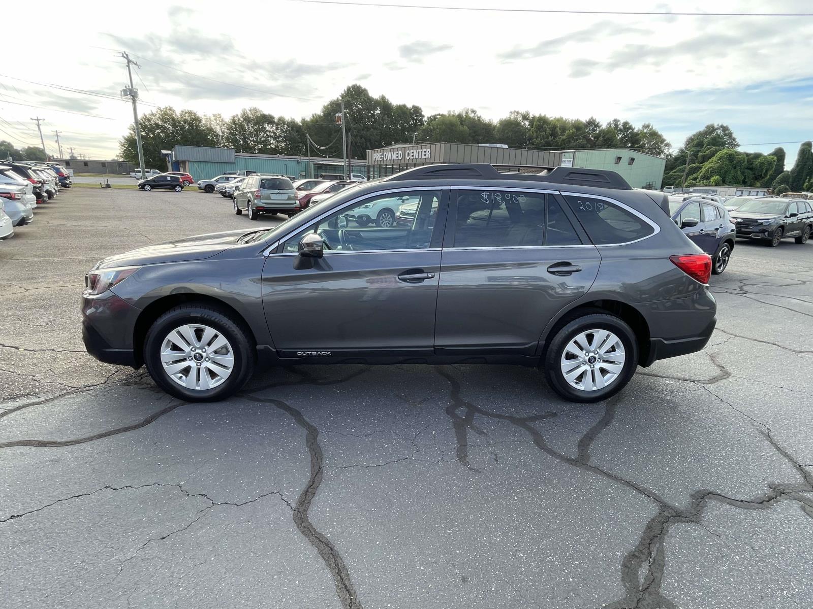 2018 Subaru Outback 2.5i Premium photo 3