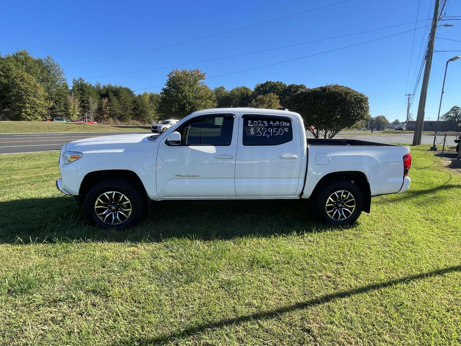2023 Toyota Tacoma SR Double Cab V6 photo 4