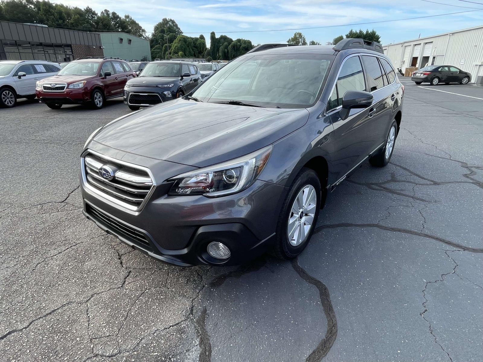 2018 Subaru Outback 2.5i Premium photo 2