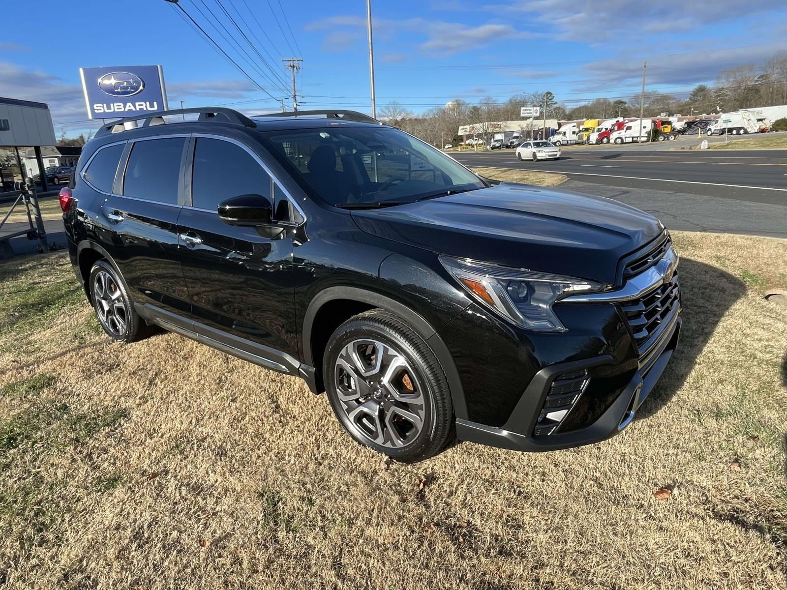 2024 Subaru Ascent Touring's photo