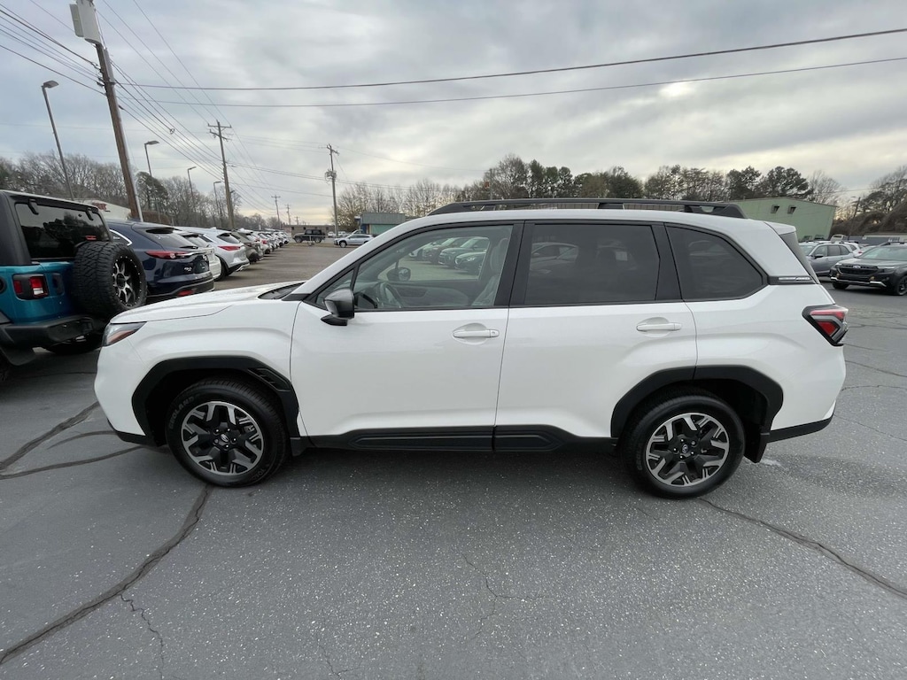 Used 2025 Subaru Forester Premium AWD Sport Utility