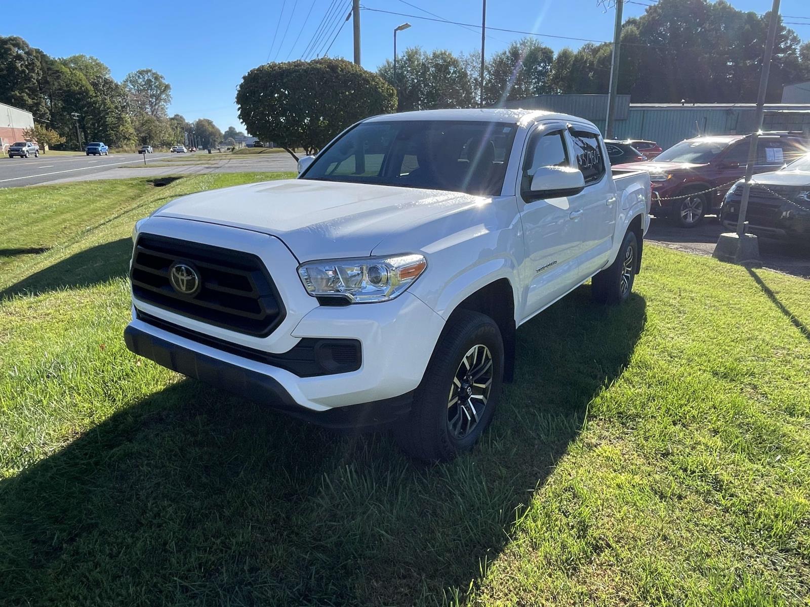 2023 Toyota Tacoma SR Double Cab V6 photo 3