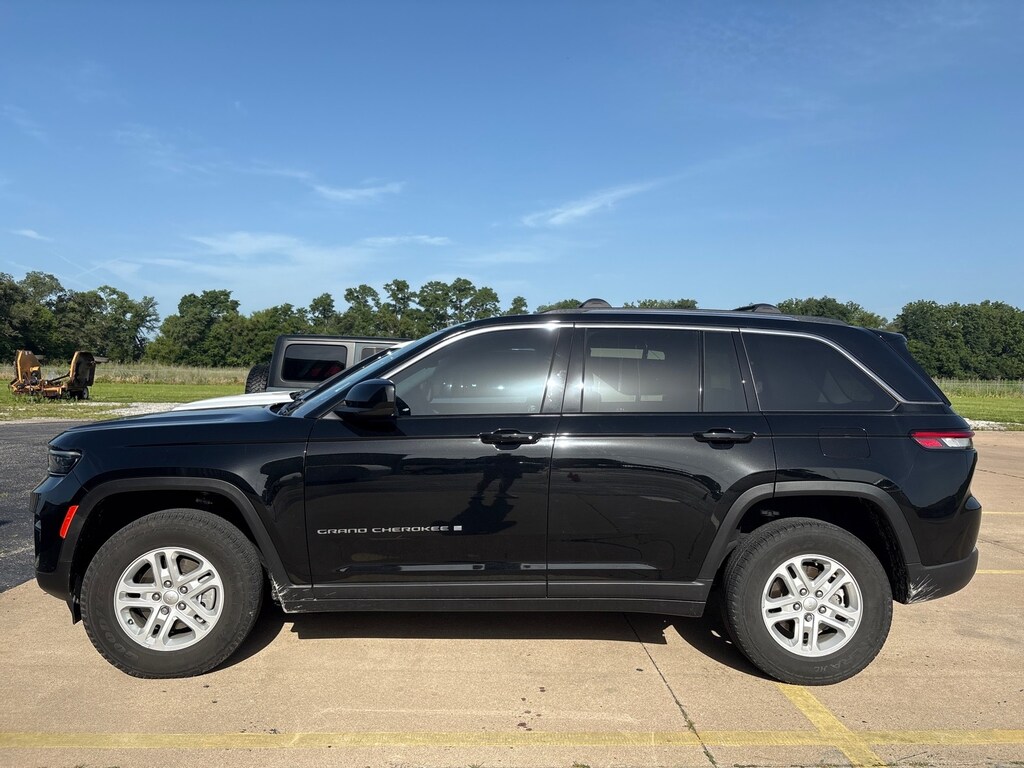 Used 2023 Jeep Grand Cherokee Laredo
