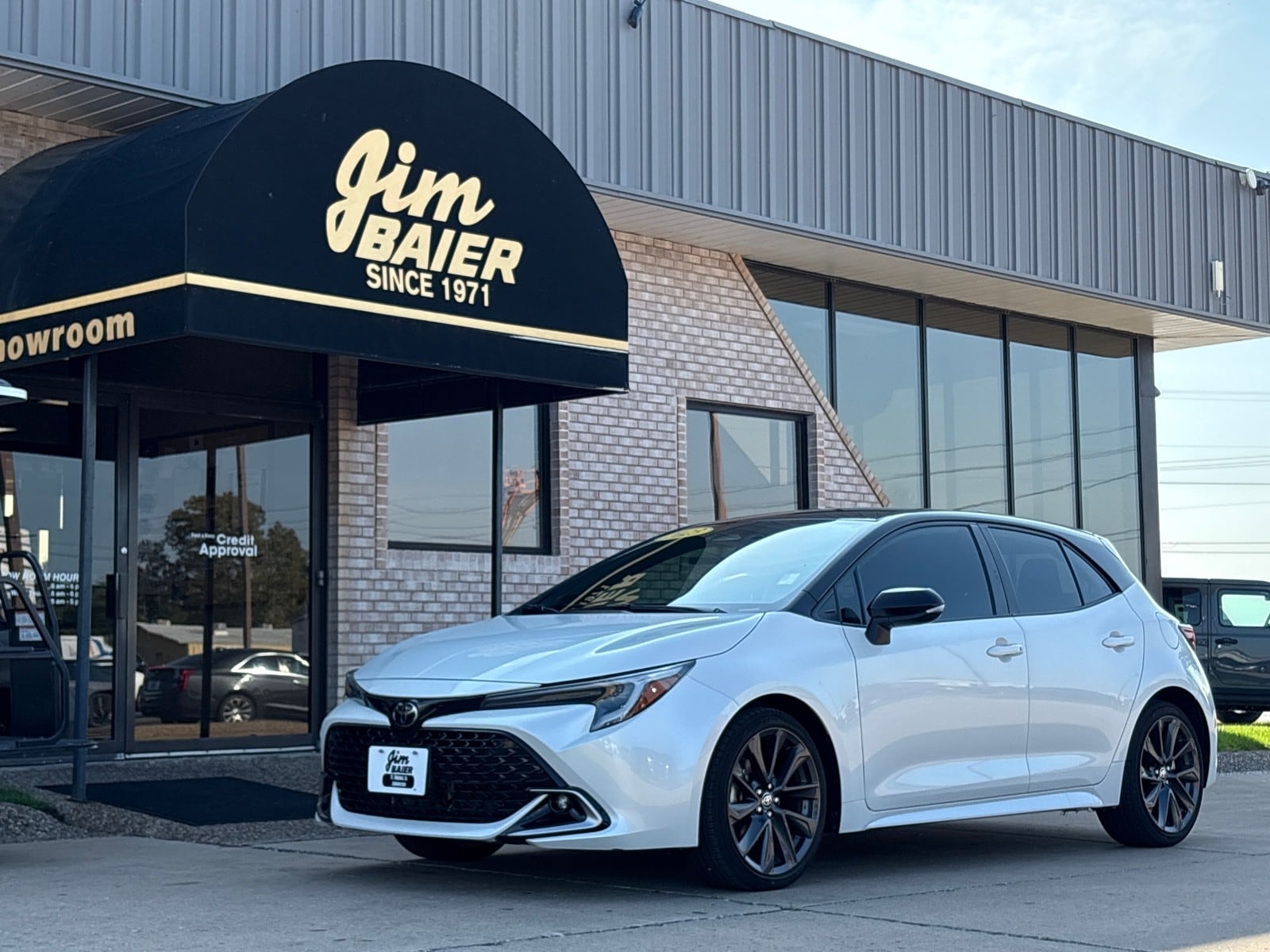 2023 Toyota Corolla Hatchback XSE's photo