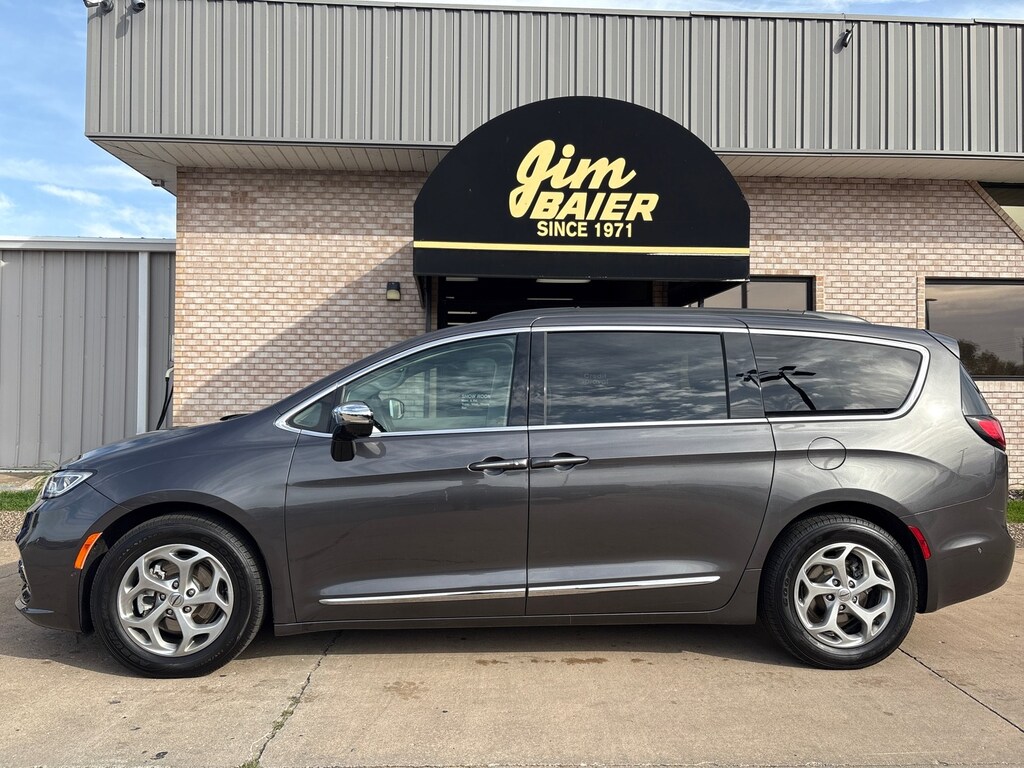 Used 2023 Chrysler Pacifica Limited