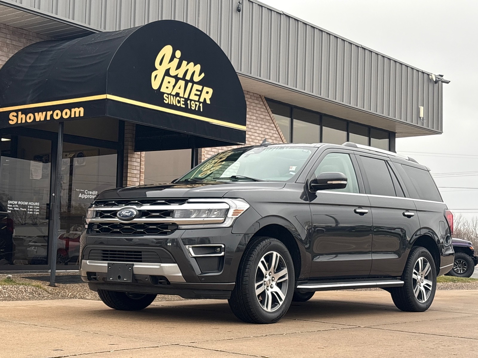 2023 Ford Expedition Limited's photo