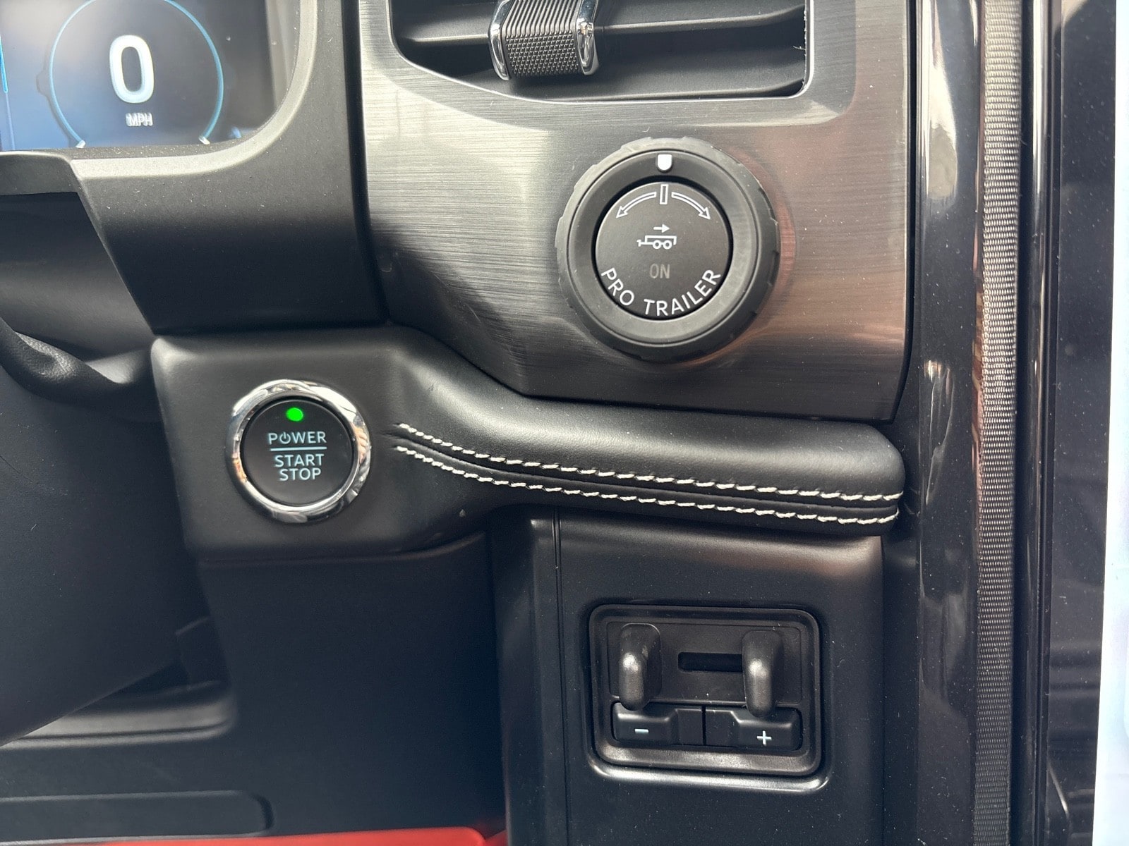 2025 Ford F-150 Lightning Platinum - Photo 20