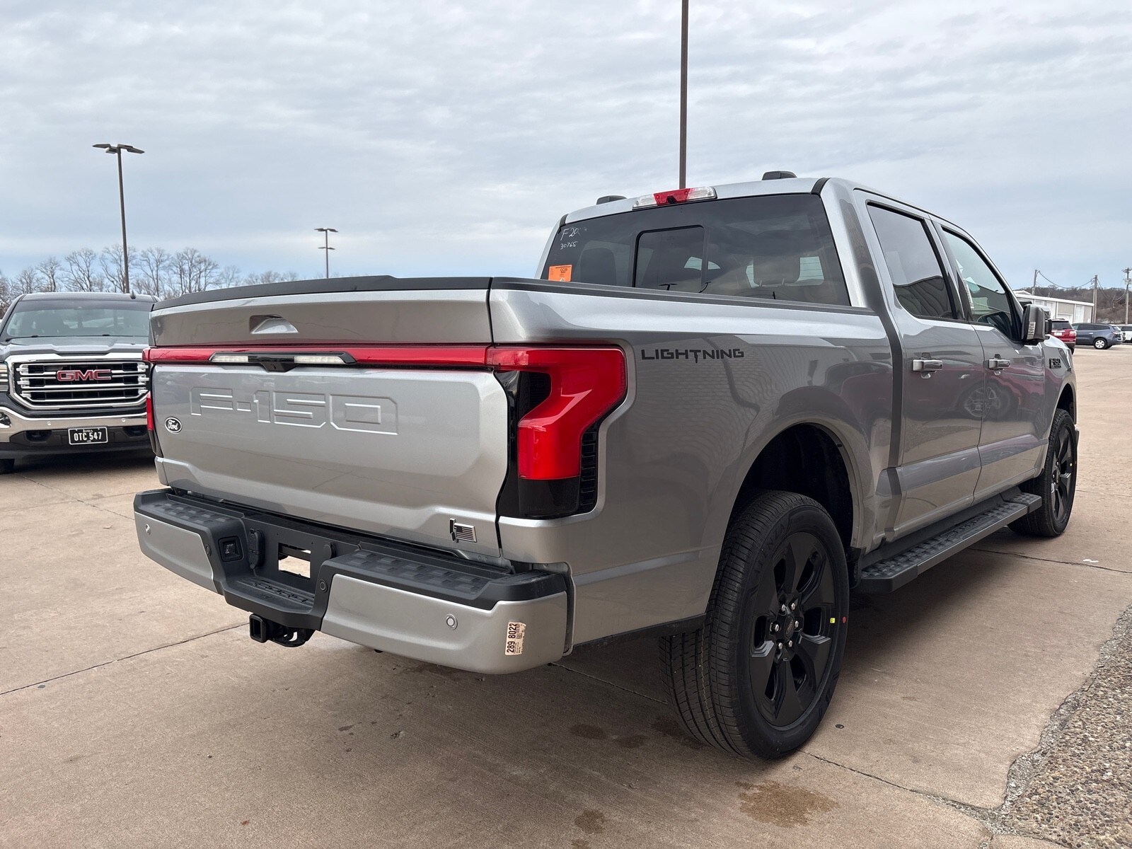 2025 Ford F-150 Lightning Platinum - Photo 11