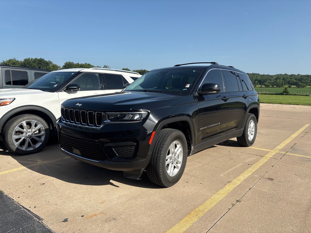 Used 2023 Jeep Grand Cherokee Laredo