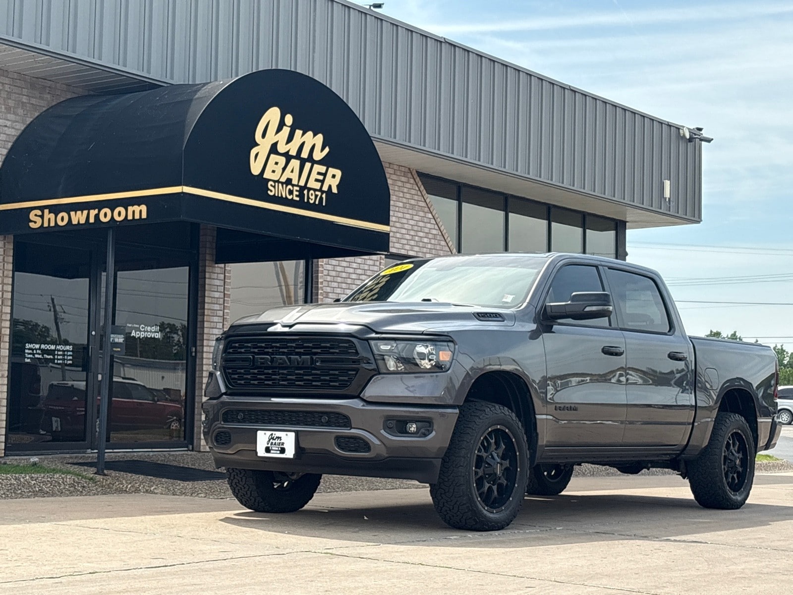 2024 RAM 1500 Big Horn/Lone Star 4x4 Crew Cab 5'7's photo