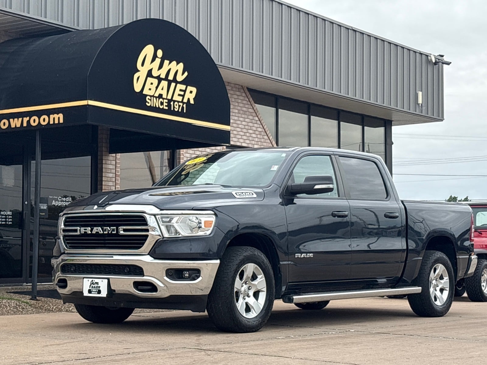 2021 RAM 1500 Big Horn/Lone Star 4x4 Crew Cab 5'7's photo
