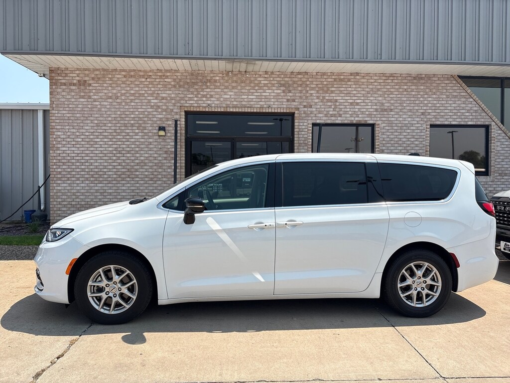Certified 2024 Chrysler Pacifica Touring L