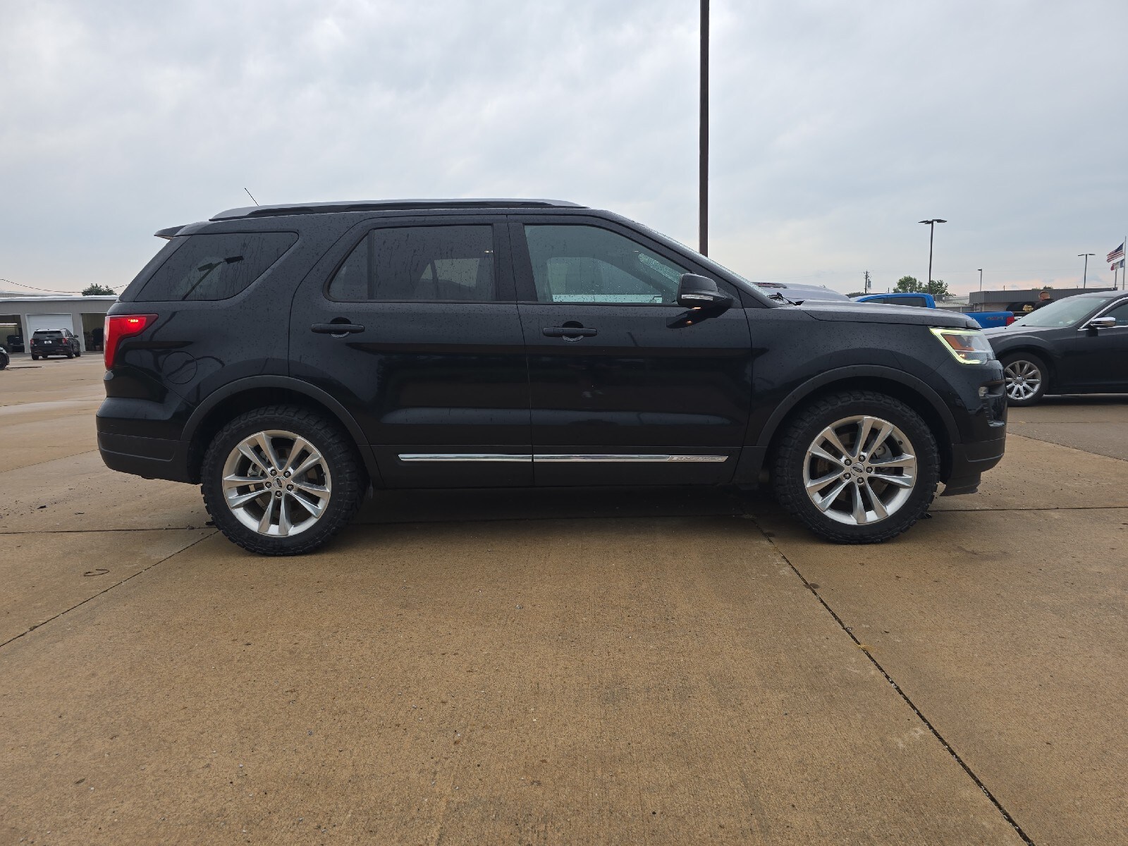 Used 2018 Ford Explorer XLT with VIN 1FM5K8D85JGC82963 for sale in Fort Madison, IA
