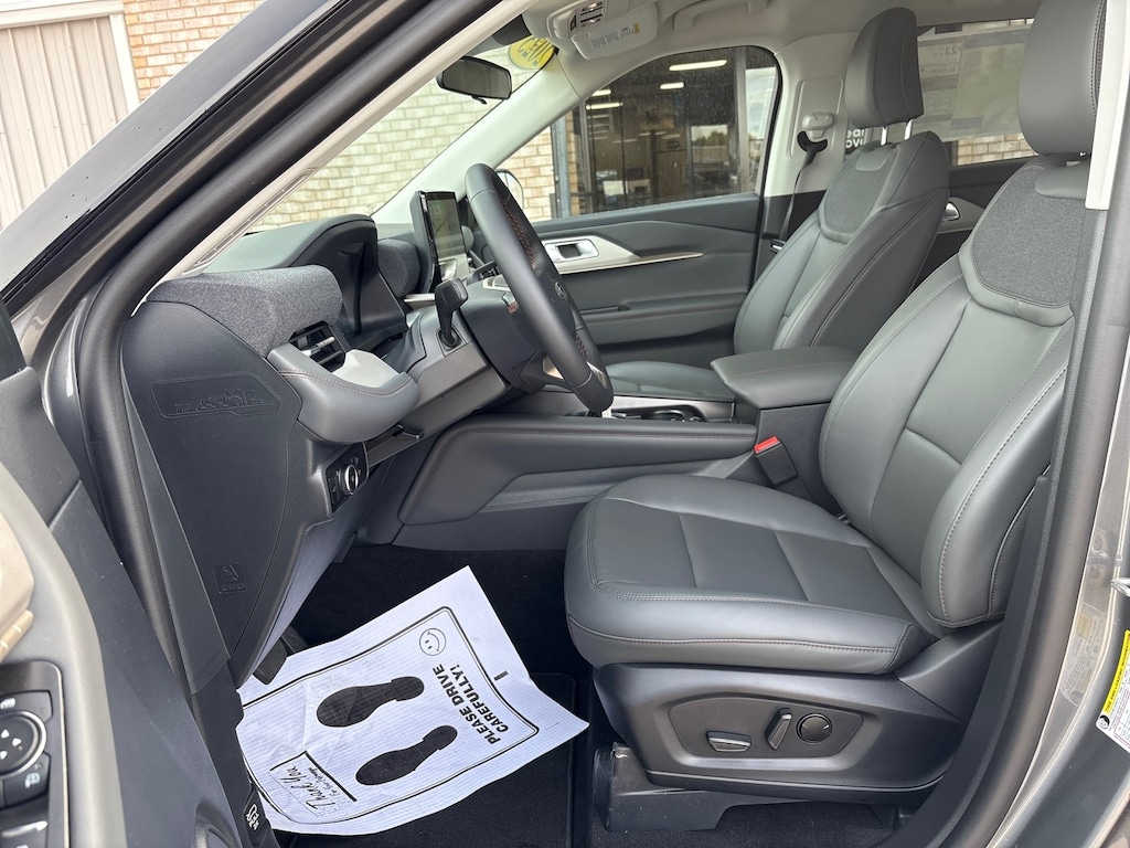 New 2025 Ford Explorer Active SUV