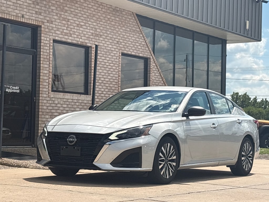 Used 2024 Nissan Altima 2.5 SV Sedan
