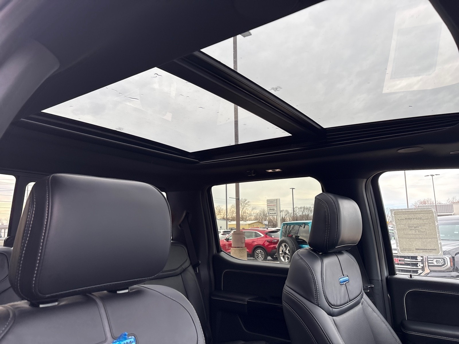 2025 Ford F-150 Lightning Platinum - Photo 9
