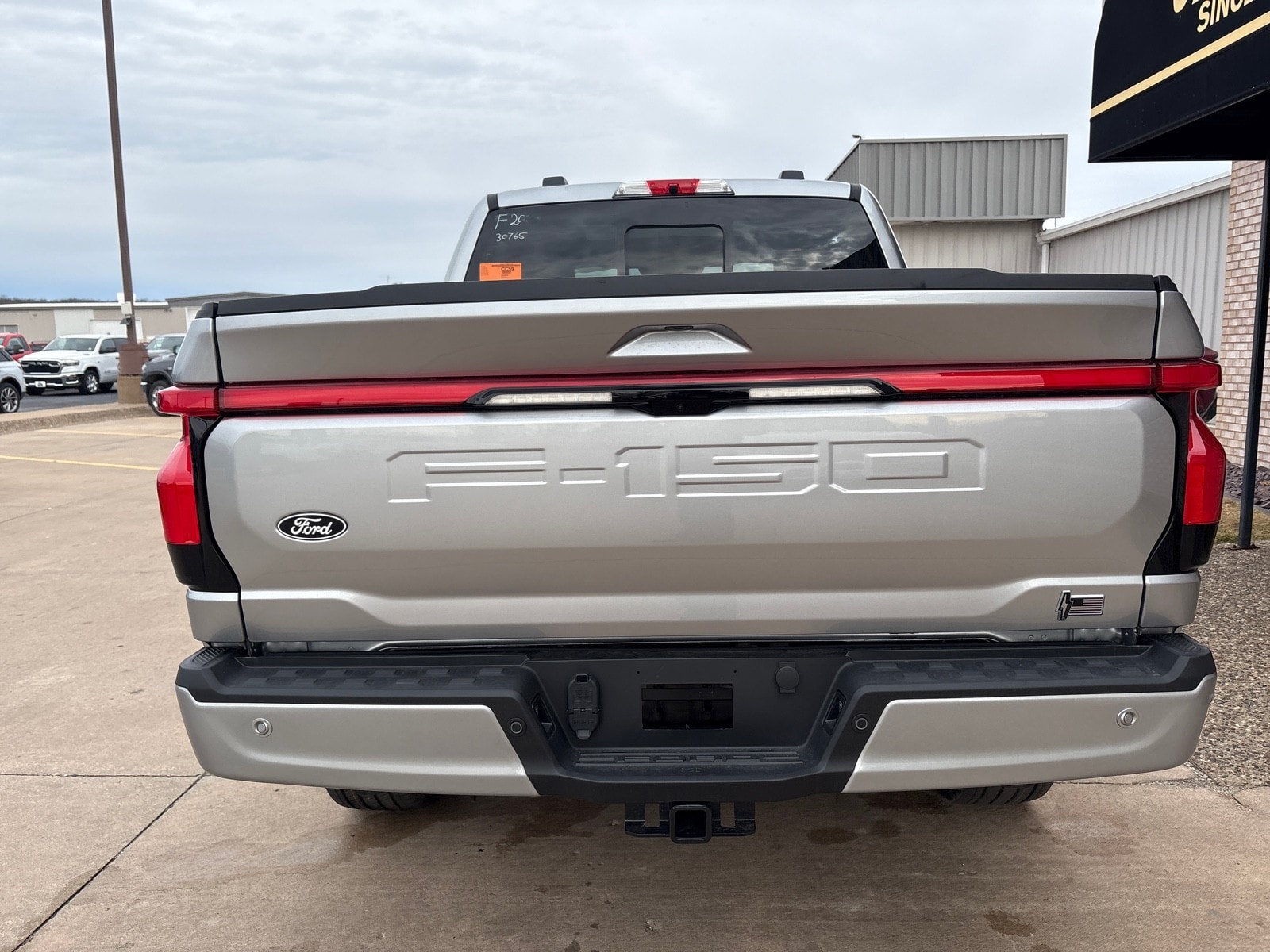 2025 Ford F-150 Lightning Platinum - Photo 12